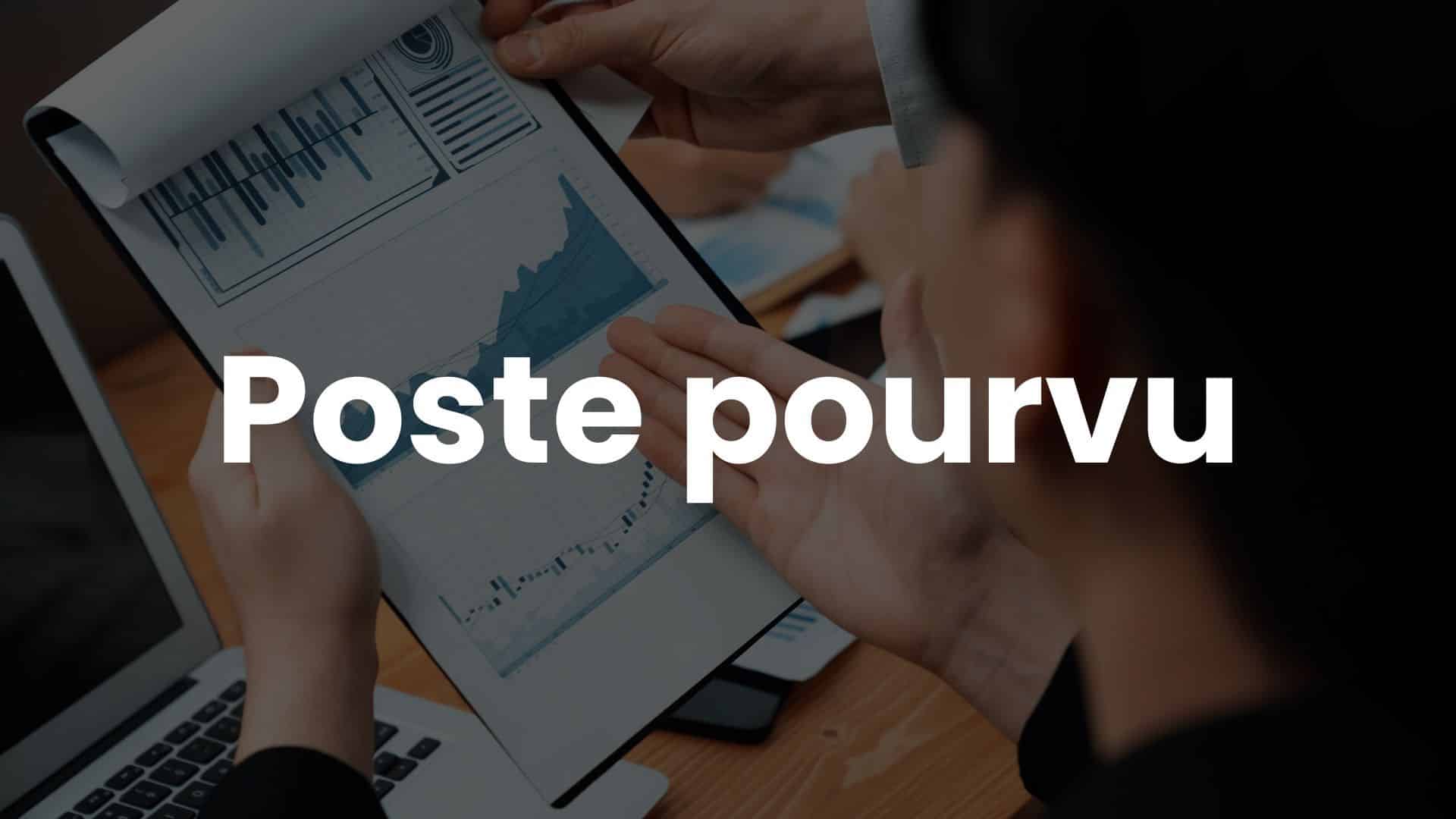 Analyse de données BI avec des graphiques et indicateurs de performance, illustrant les tendances et la prise de décision stratégique.