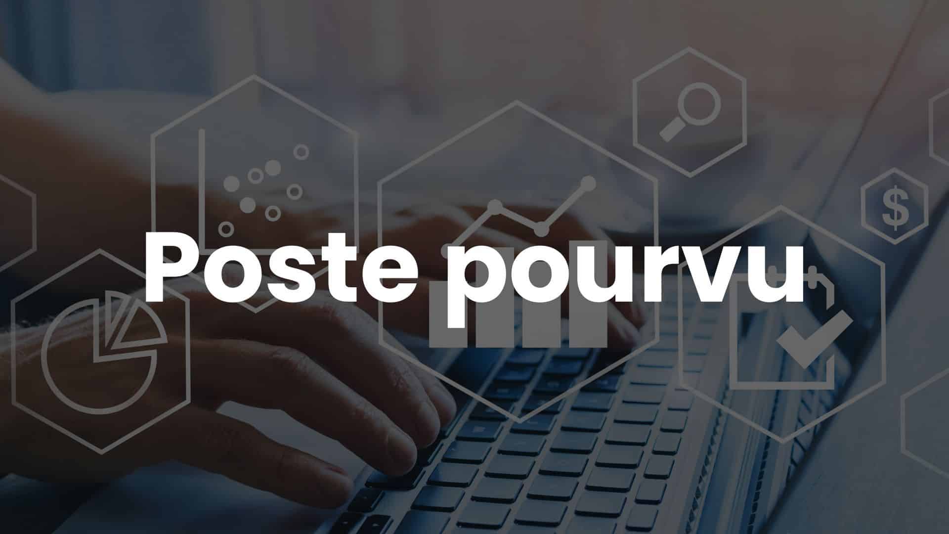 Analyse de données et Business Intelligence avec des icônes de graphiques et statistiques superposées sur un clavier d’ordinateur.
